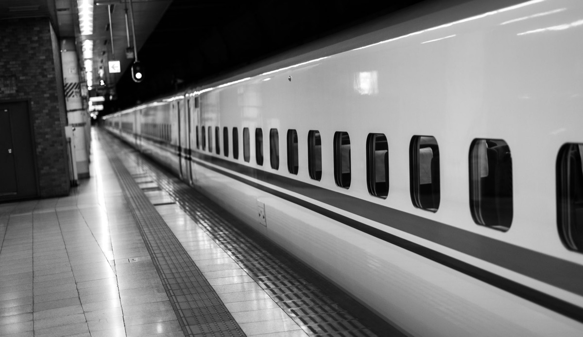 Trem de alta velocidade Shinkansen no Japão.