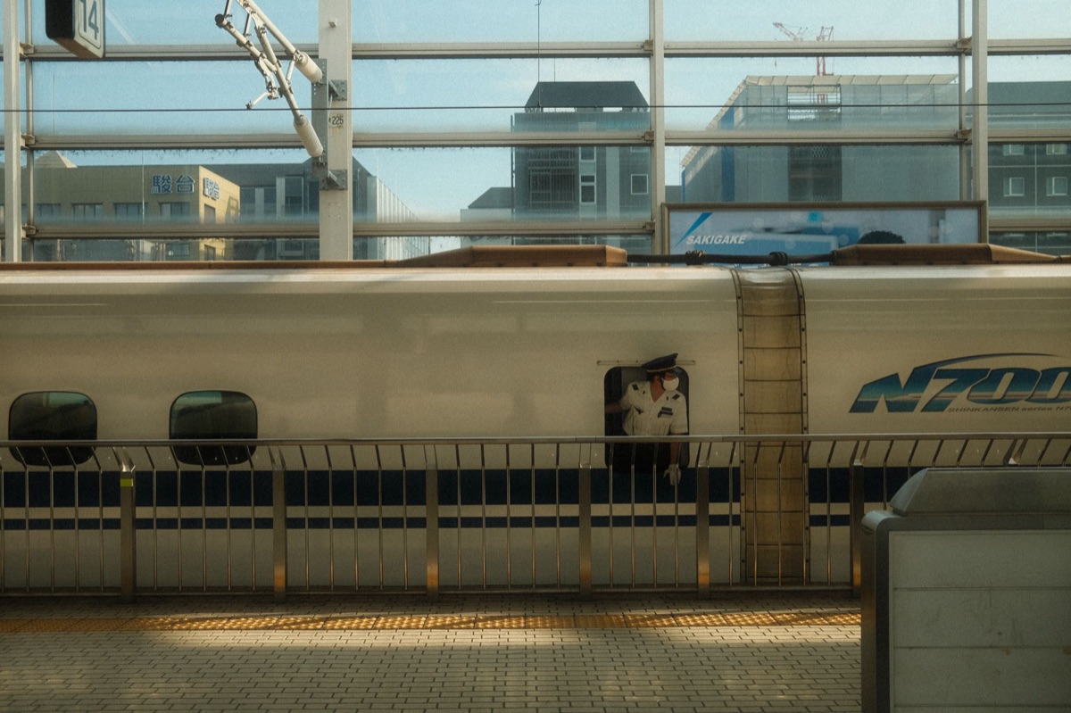 日本新幹線車站月臺