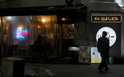 Kuromon Ichiba Tips: Best Seafood Timing at 10:00 AM