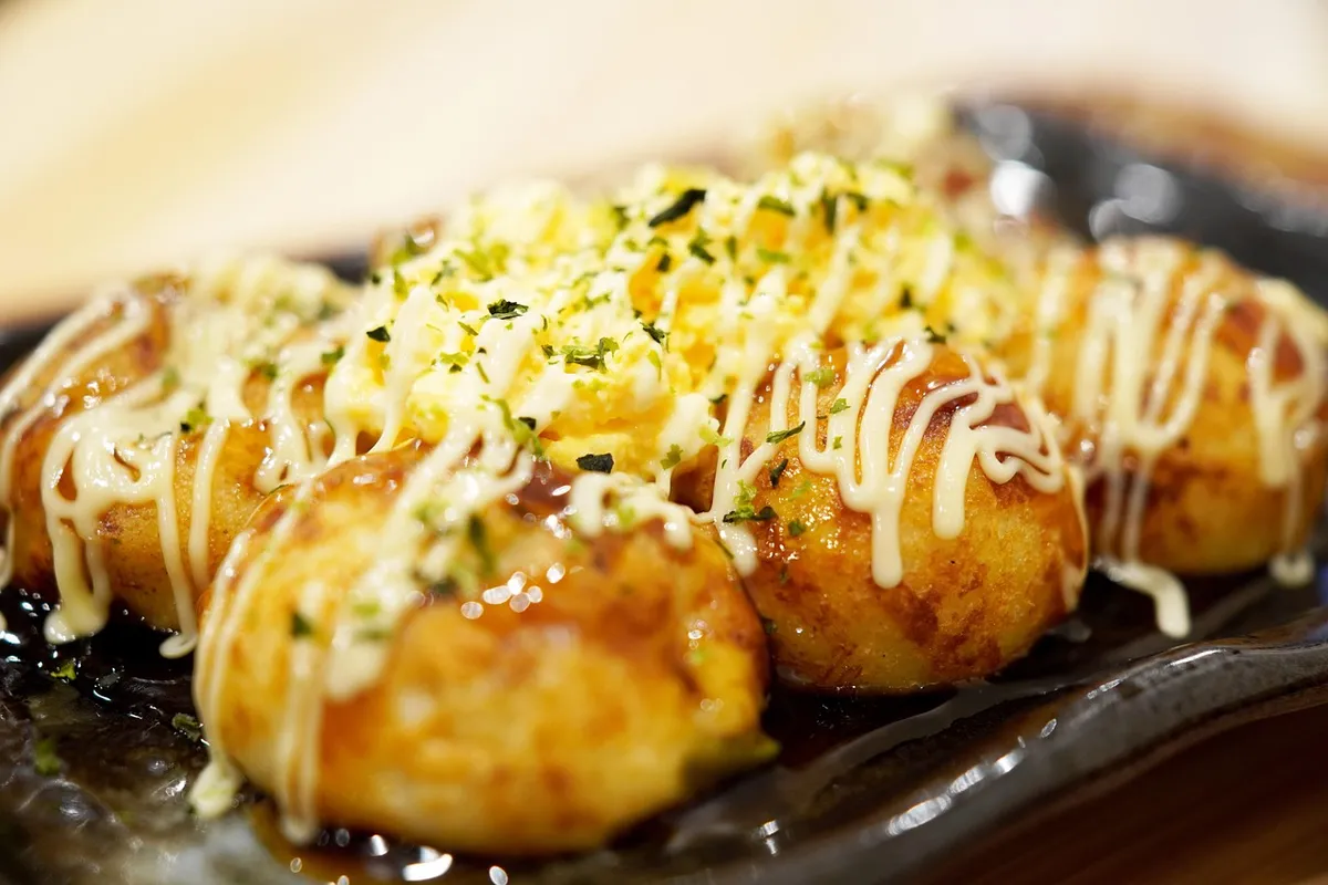 takoyaki, gourmet, food, meal, delicious, restaurant, eat, cooking, japanese meal, japanese food, osaka, powder of, cook, eating, takoyaki, takoyaki, takoyaki,